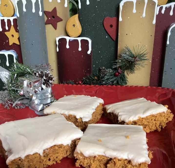 PUMPKIN SPICE LATTE EVERYTHING HOLIDAY BARS DESSERTS TREATS YUMMY CHRISTMAS THANKSGIVING PIE CREAM CHEESE FROSTING DELICOUS BEST AMAZING KINZEY RAY KINSEY RAY VEGAN RECIPE DAIRY FREE