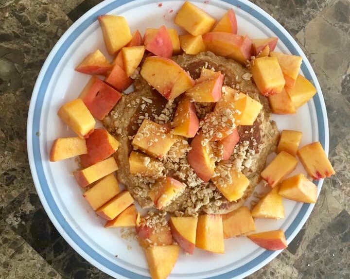 PROTEIN PANCAKES BREAKFAST HEALTHY MACROS RECIPE FOOD COOKING COOK KITCHEN GYM FITNESS EASY QUICK PEACHES FOODIE